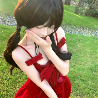 就这样，我们把金鱼放入了泳池